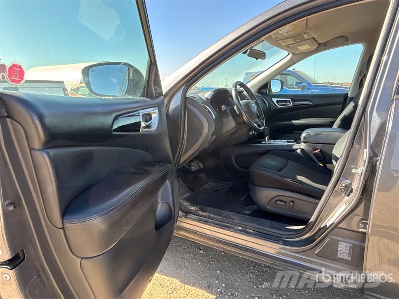 Nissan Pathfinder SUV Personbiler