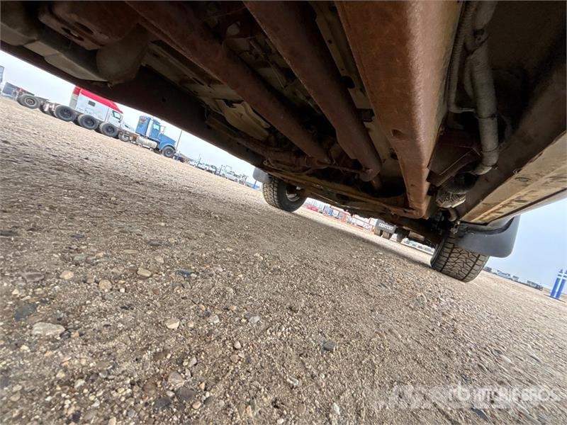 Nissan Titan 4x4 Crew Cab Pickup Ostalo