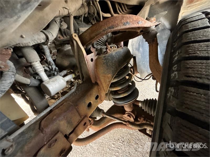 Nissan Titan 4x4 Crew Cab Pickup Ostalo