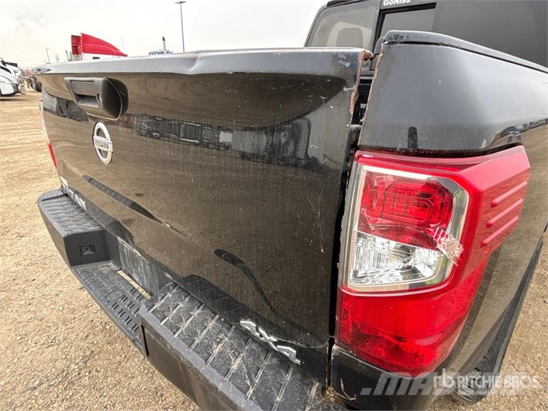 Nissan Titan 4x4 Crew Cab Pickup Ostalo
