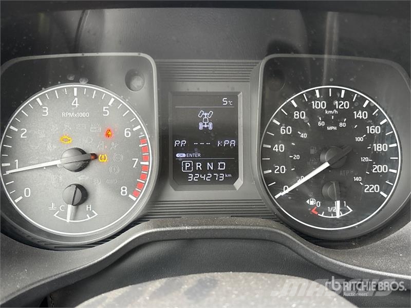 Nissan Titan 4x4 Crew Cab Pickup Ostalo