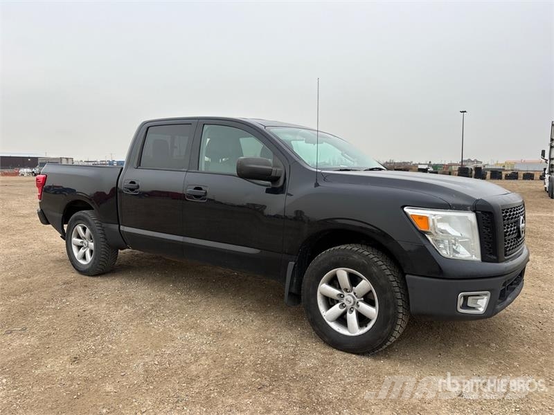 Nissan Titan 4x4 Crew Cab Pickup Ostalo