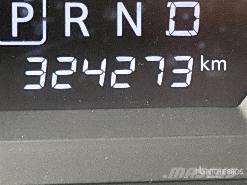 Nissan Titan 4x4 Crew Cab Pickup Ostalo