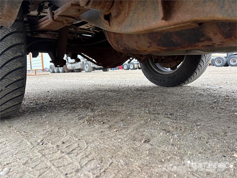 Nissan Titan 4x4 Crew Cab Pickup Ostalo