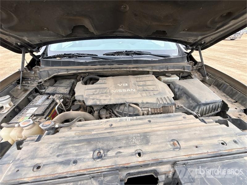 Nissan Titan 4x4 Crew Cab Pickup Ostalo