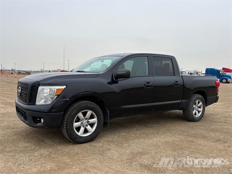 Nissan Titan 4x4 Crew Cab Pickup Ostalo