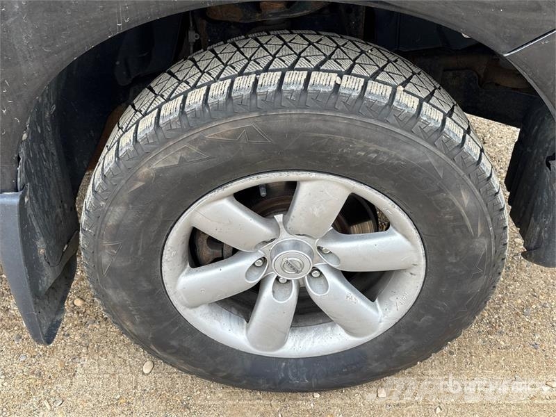 Nissan Titan 4x4 Crew Cab Pickup Ostalo