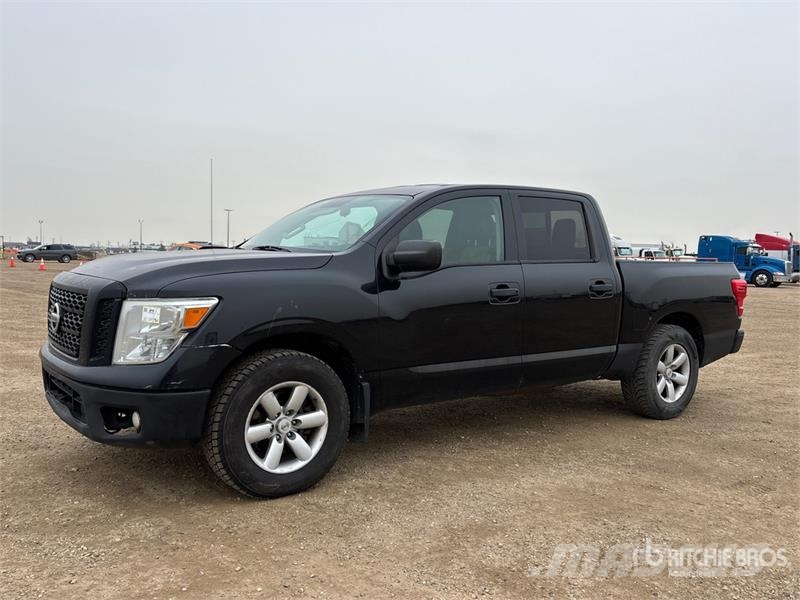 Nissan Titan 4x4 Crew Cab Pickup Ostalo