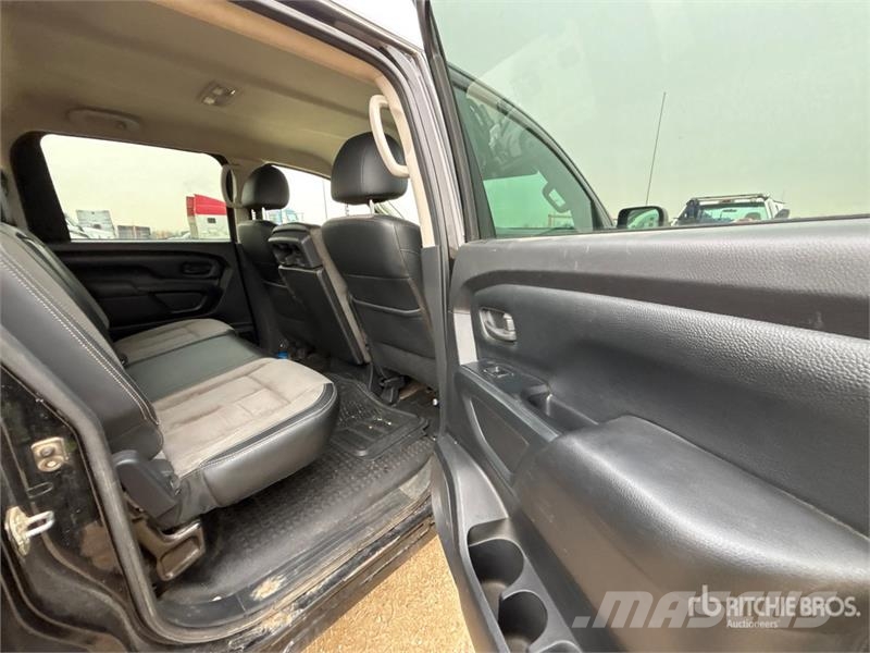 Nissan Titan 4x4 Crew Cab Pickup Ostalo