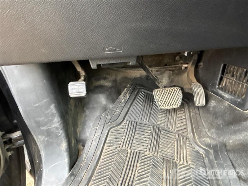 Nissan Titan 4x4 Crew Cab Pickup Ostalo
