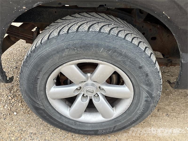 Nissan Titan 4x4 Crew Cab Pickup Ostalo