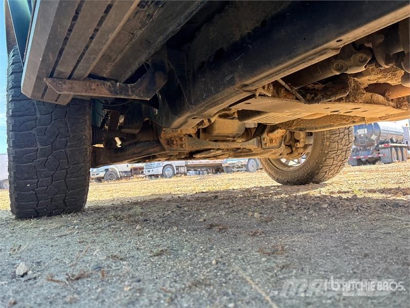 Nissan Titan XD PRO-4X 4x4 Crew Cab Pickup (Inoperable) Drugi