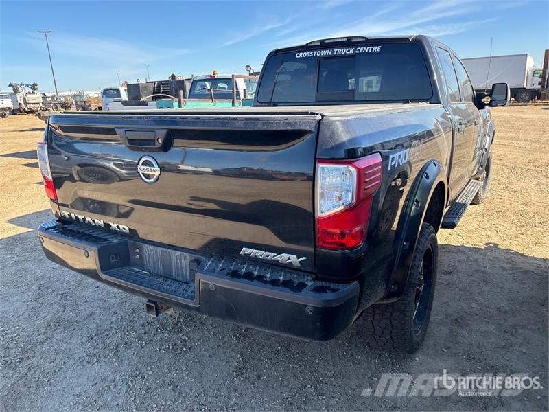 Nissan Titan XD PRO-4X 4x4 Crew Cab Pickup (Inoperable) Drugi