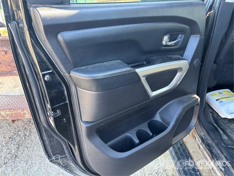 Nissan Titan XD PRO-4X 4x4 Crew Cab Pickup (Inoperable) Drugi