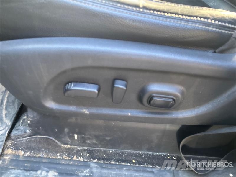 Nissan Titan XD PRO-4X 4x4 Crew Cab Pickup (Inoperable) Drugi