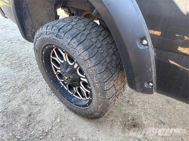 Nissan Titan XD PRO-4X 4x4 Crew Cab Pickup (Inoperable) Drugi