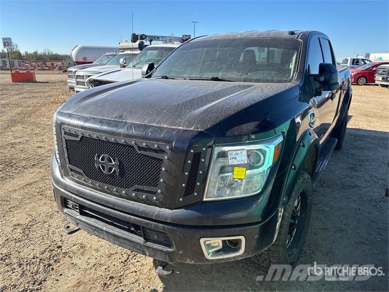 Nissan Titan XD PRO-4X 4x4 Crew Cab Pickup (Inoperable) Drugi