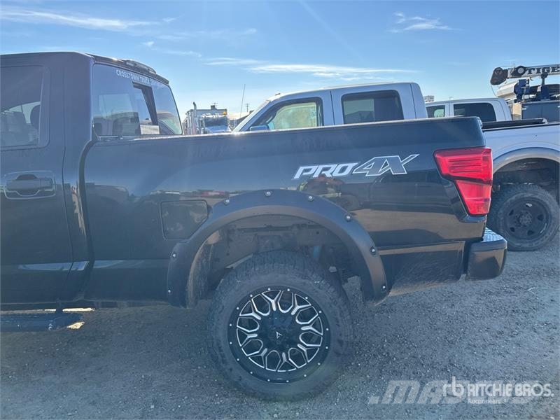 Nissan Titan XD PRO-4X 4x4 Crew Cab Pickup (Inoperable) Drugi