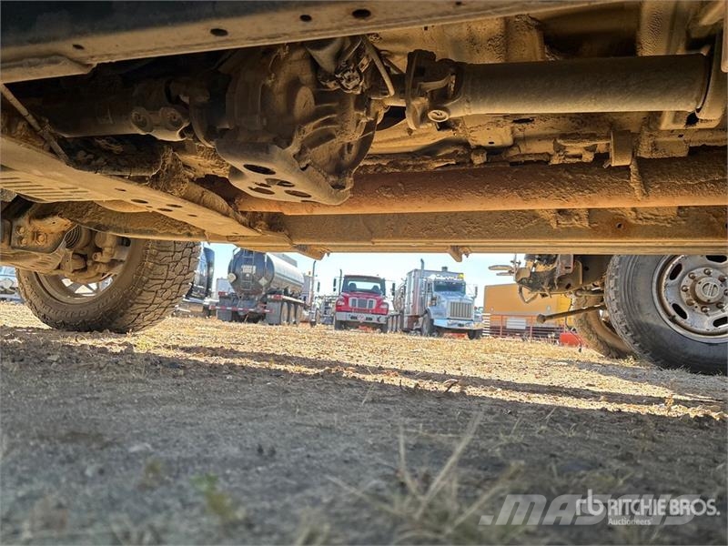 Nissan Titan XD PRO-4X 4x4 Crew Cab Pickup (Inoperable) Drugi