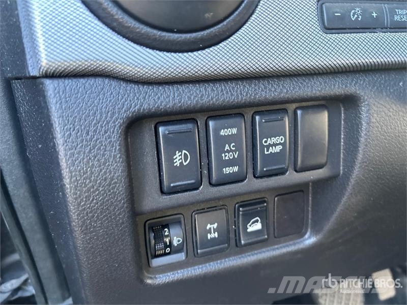 Nissan Titan XD PRO-4X 4x4 Crew Cab Pickup (Inoperable) Drugi