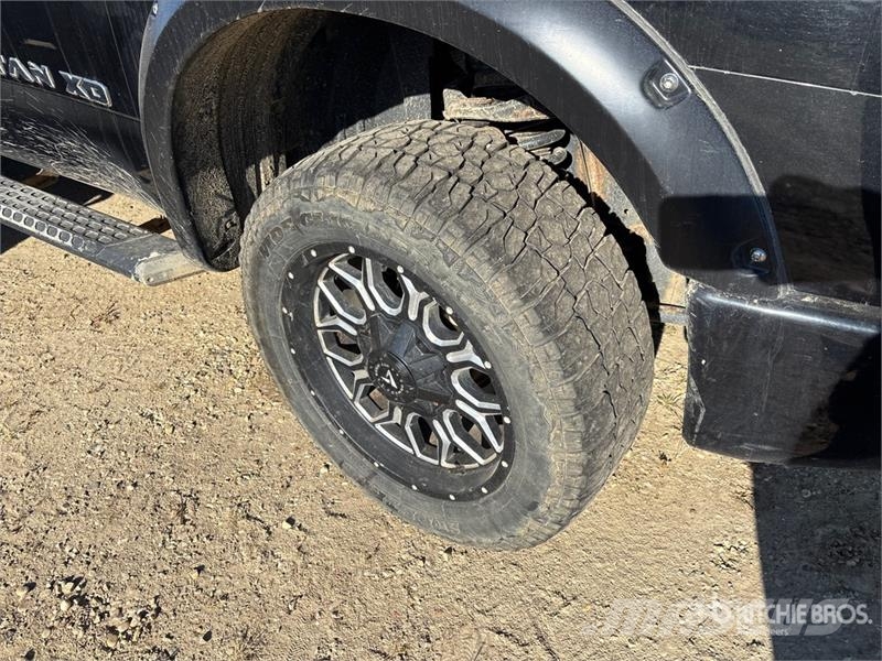 Nissan Titan XD PRO-4X 4x4 Crew Cab Pickup (Inoperable) Drugi