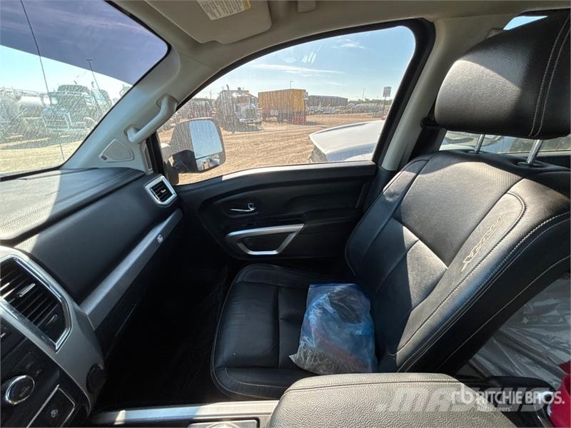 Nissan Titan XD PRO-4X 4x4 Crew Cab Pickup (Inoperable) Drugi