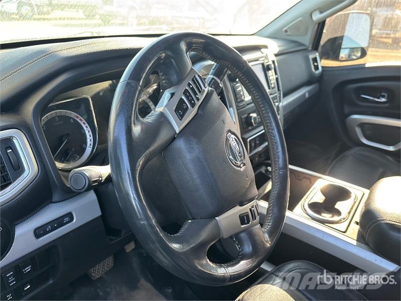 Nissan Titan XD PRO-4X 4x4 Crew Cab Pickup (Inoperable) Drugi