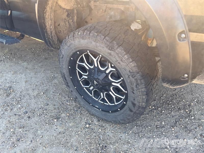 Nissan Titan XD PRO-4X 4x4 Crew Cab Pickup (Inoperable) Drugi