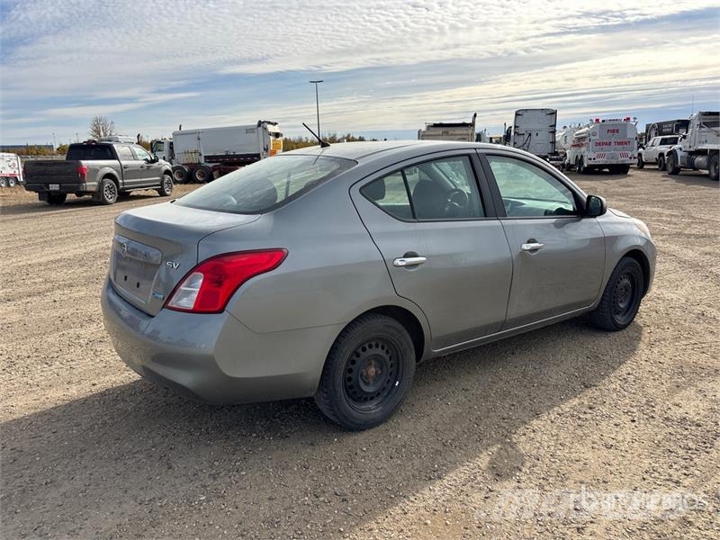 Nissan Versa Automobile Легковые автомобили