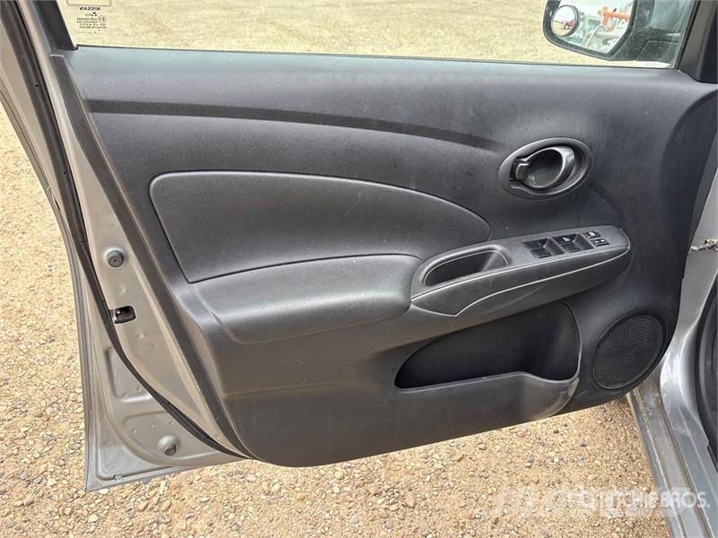 Nissan Versa SV Automobile Sõiduautod