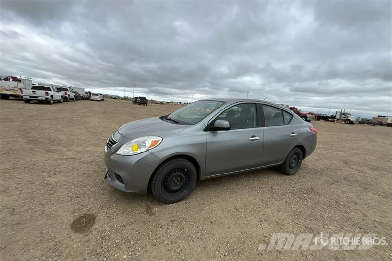 Nissan Versa SV Automobile Sõiduautod