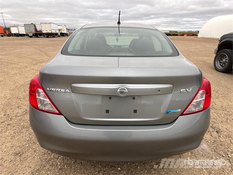 Nissan Versa SV Automobile Sõiduautod