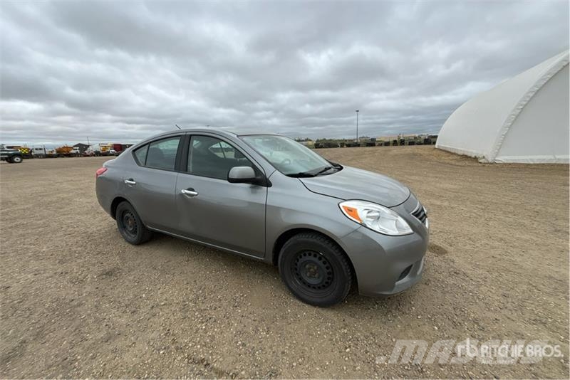 Nissan Versa SV Automobile Sõiduautod
