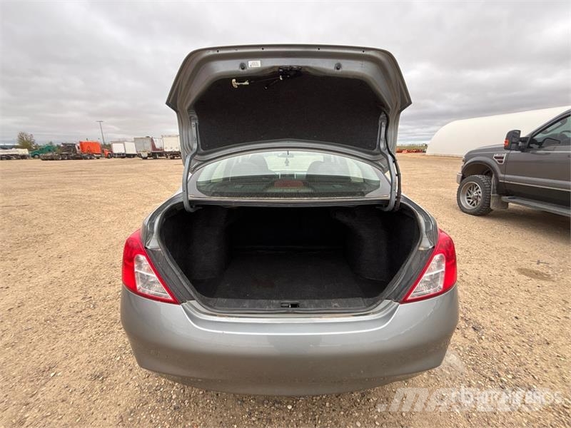 Nissan Versa SV Automobile Sõiduautod
