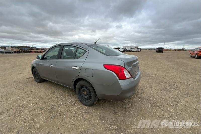 Nissan Versa SV Automobile Sõiduautod