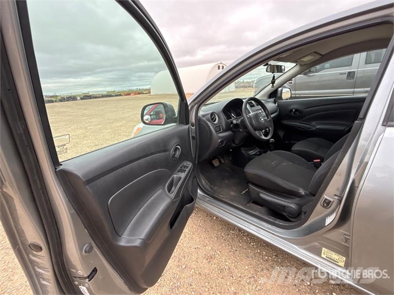 Nissan Versa SV Automobile Sõiduautod