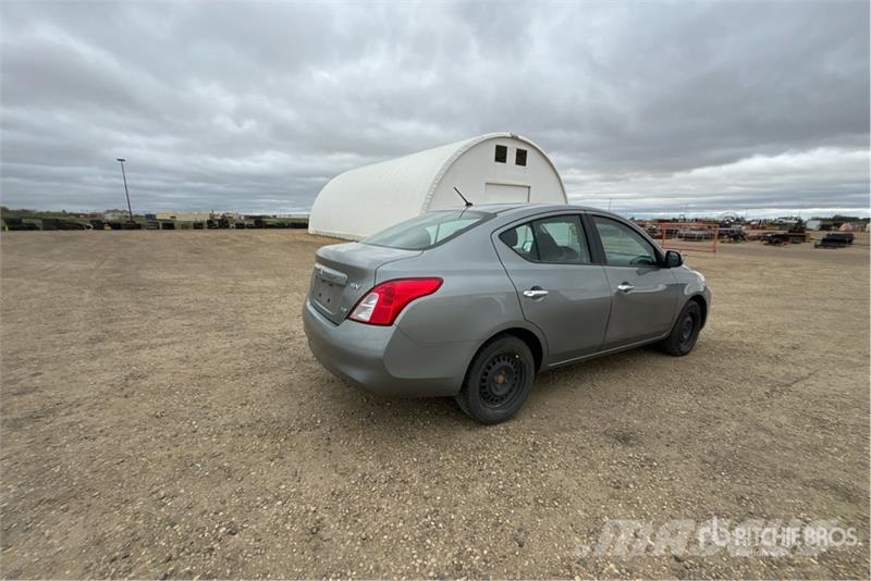 Nissan Versa SV Automobile Sõiduautod
