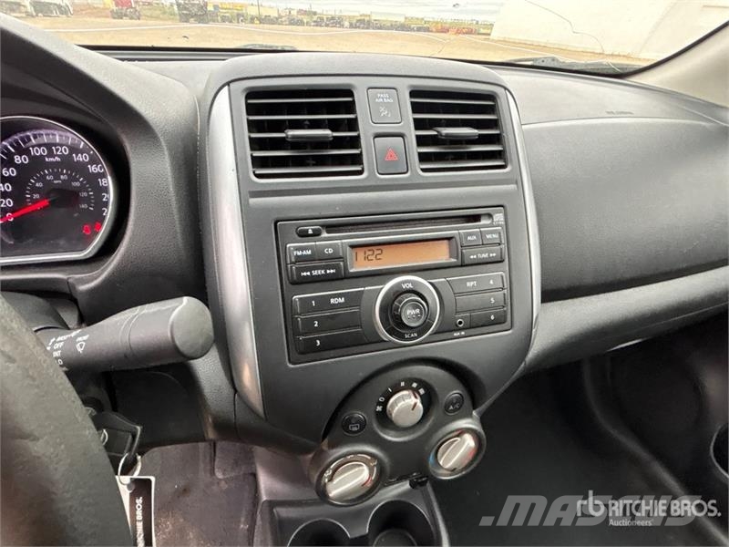 Nissan Versa SV Automobile Sõiduautod