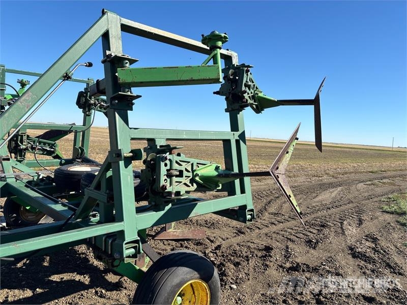 Noble 3000 22 ft Chisel Plow Podrivači