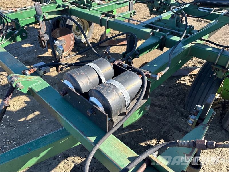 Noble 3000 30 ft Chisel Plow Keski pullukları