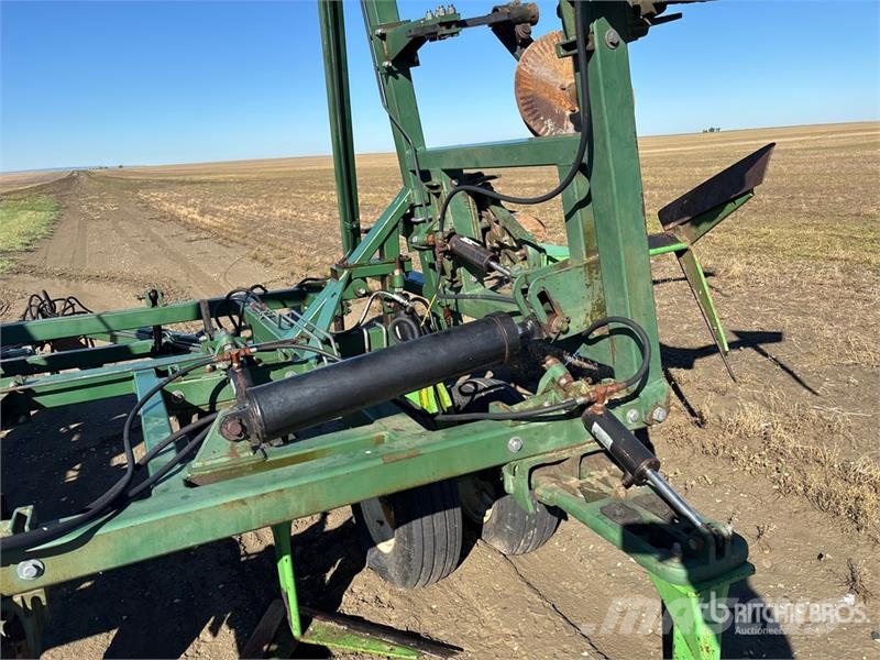 Noble 3000 30 ft Chisel Plow Keski pullukları