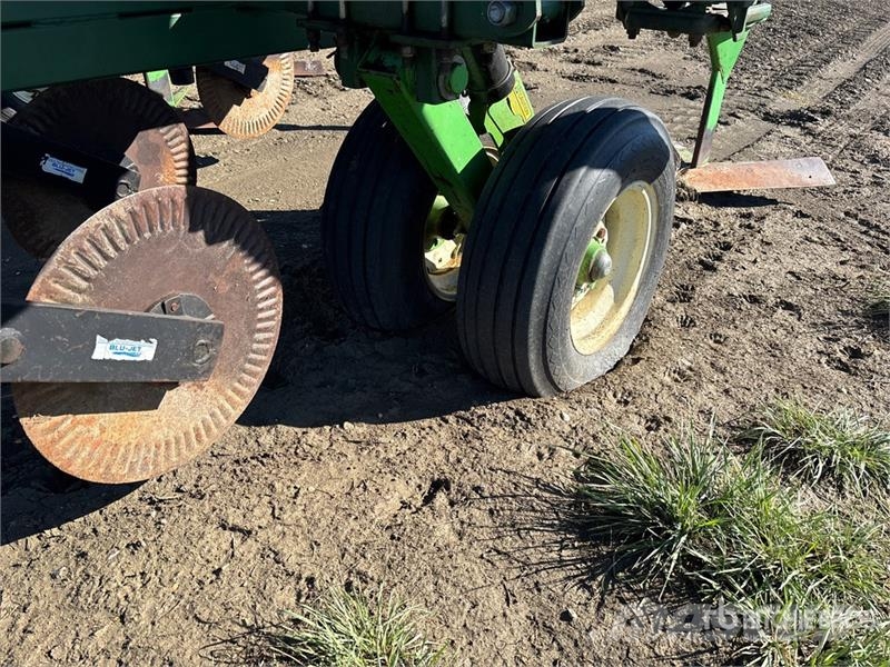 Noble 3000 30 ft Chisel Plow Keski pullukları