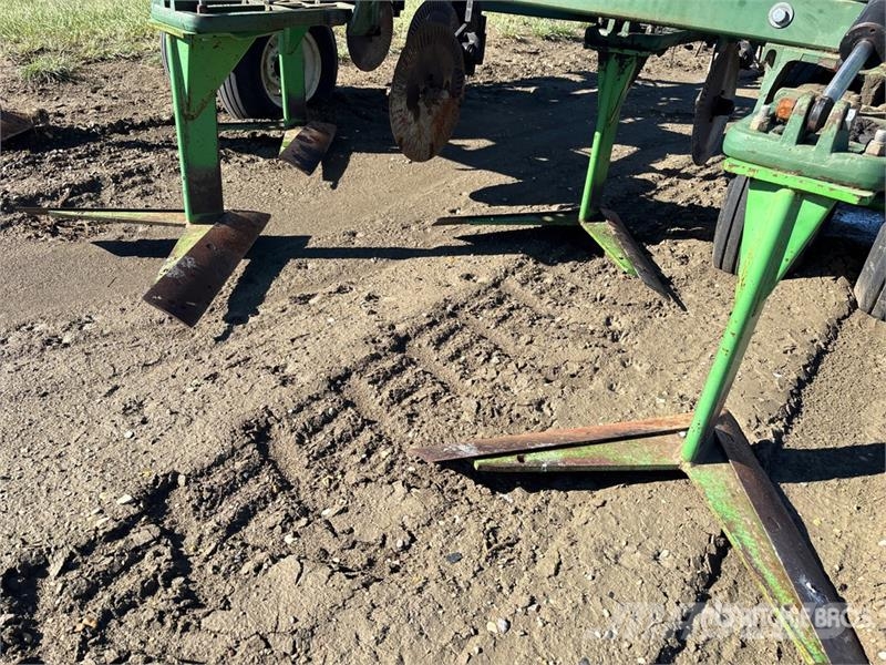 Noble 3000 30 ft Chisel Plow Keski pullukları