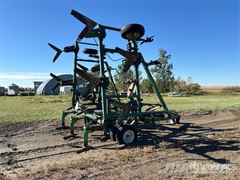 Noble 3000 30 ft Chisel Plow Keski pullukları