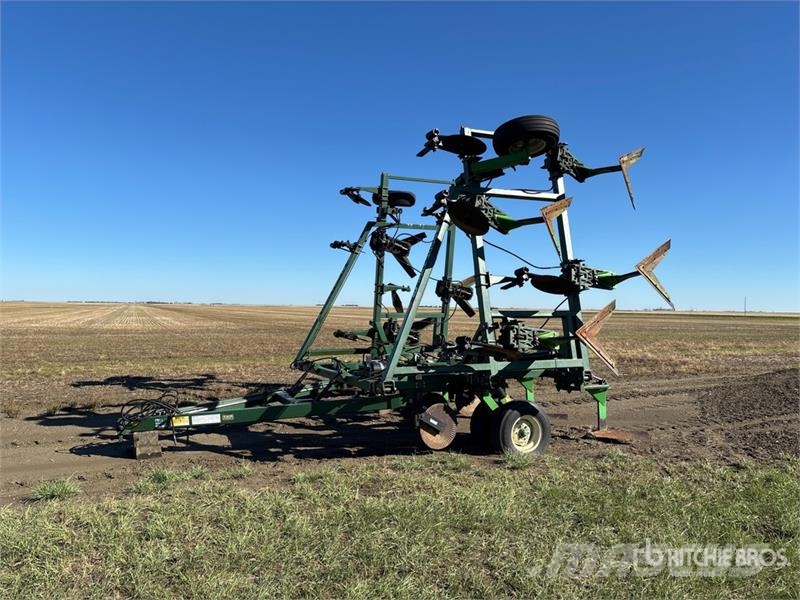 Noble 3000 30 ft Chisel Plow Keski pullukları