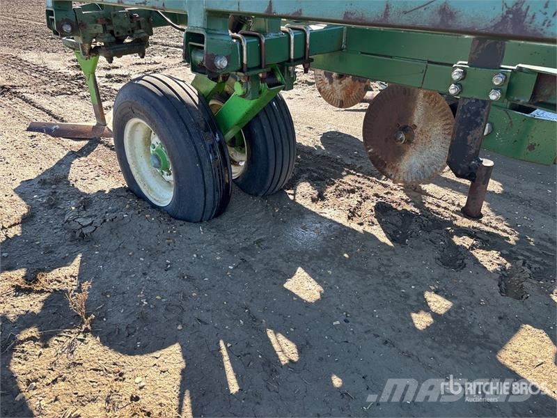 Noble 3000 30 ft Chisel Plow Keski pullukları
