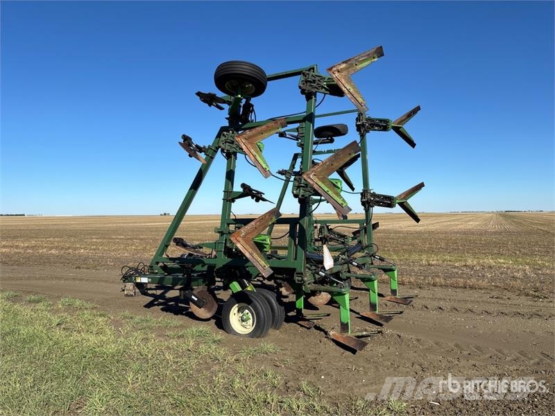 Noble 3000 30 ft Chisel Plow Keski pullukları