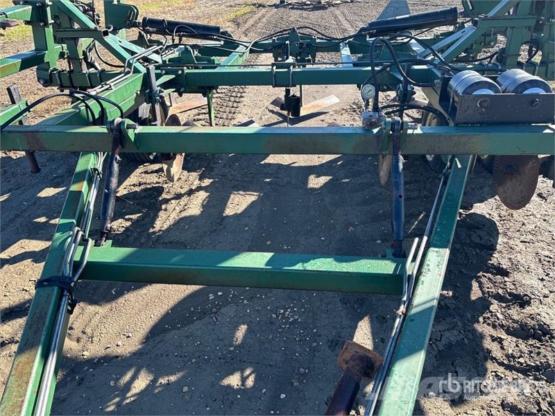 Noble 3000 30 ft Chisel Plow Keski pullukları