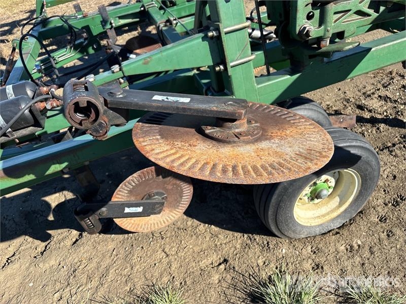 Noble 3000 30 ft Chisel Plow Keski pullukları