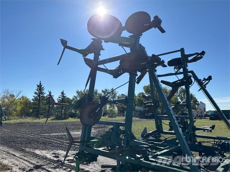 Noble 3000 30 ft Chisel Plow Keski pullukları